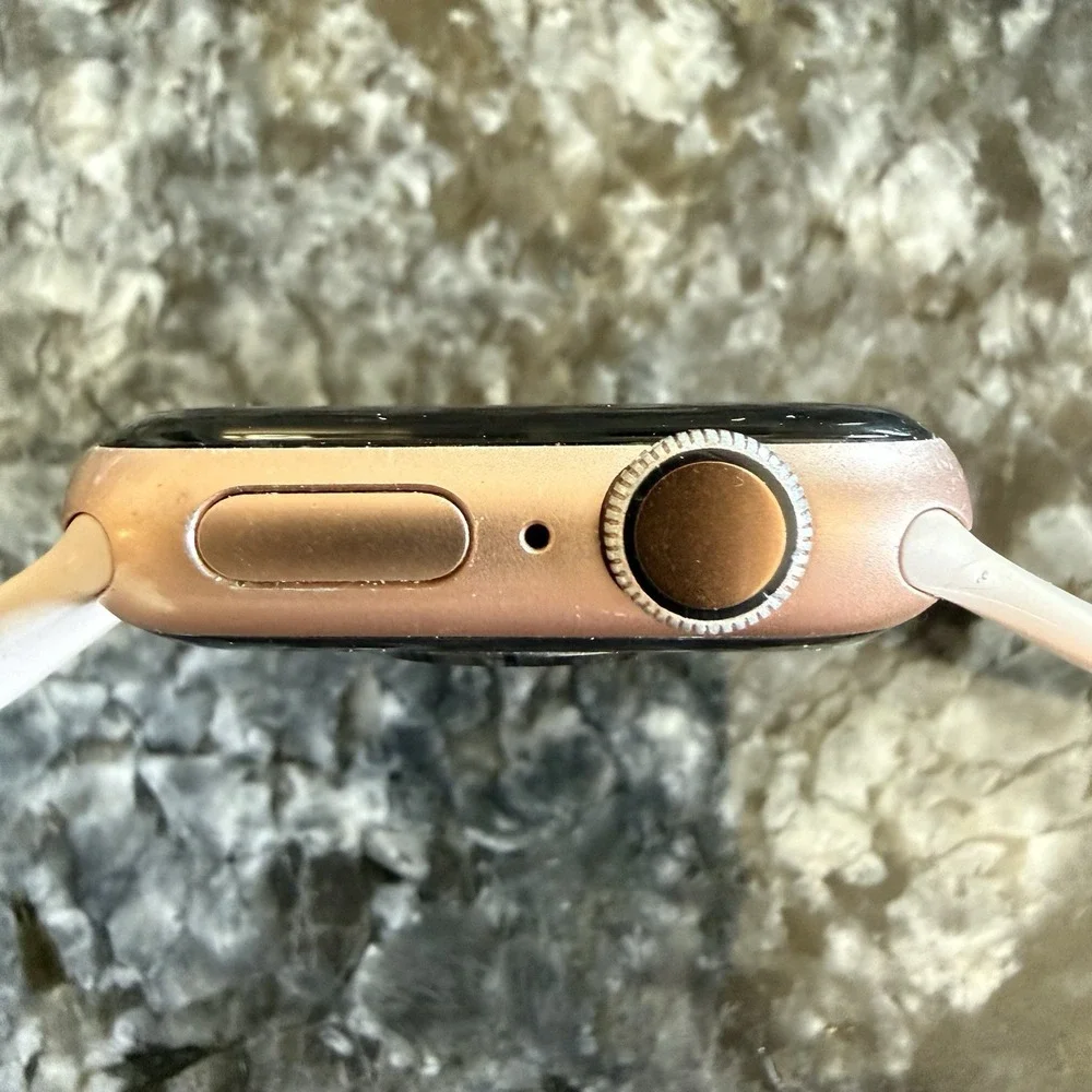 Apple Watch Series 4-40mm-Rose Pink Aluminum Case GPS Pink Sport Band S/M